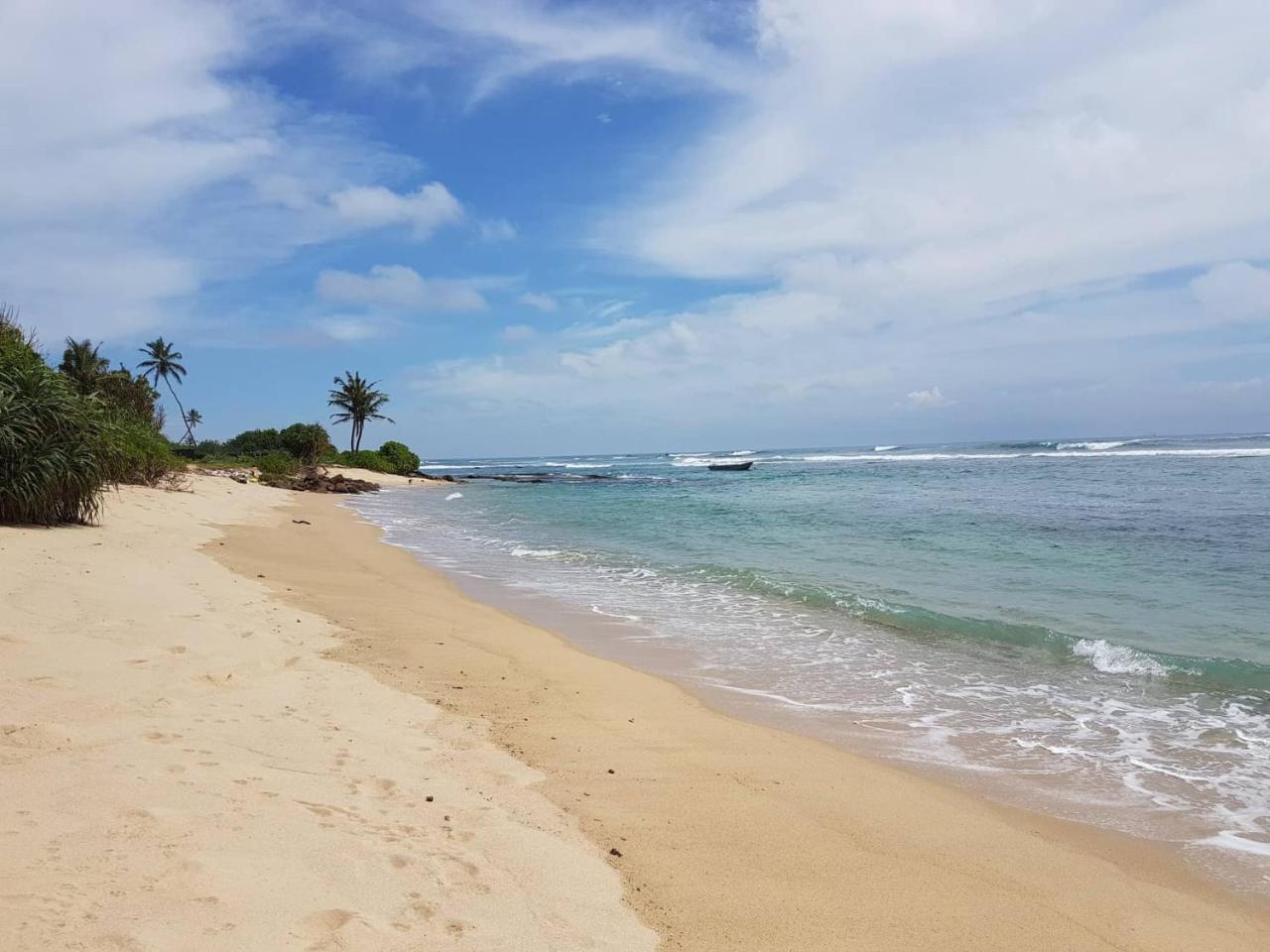 White Villa Beach Resort Mirissa Exterior photo